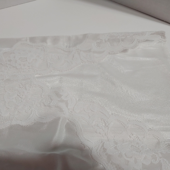 Slips - Picture 3 of 9